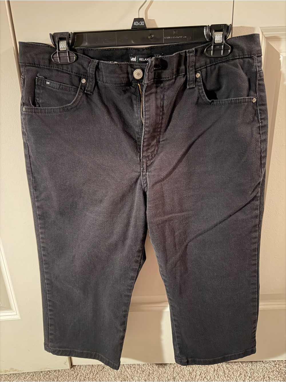 GUC Lee relaxed fit black denim capris. Size 10P